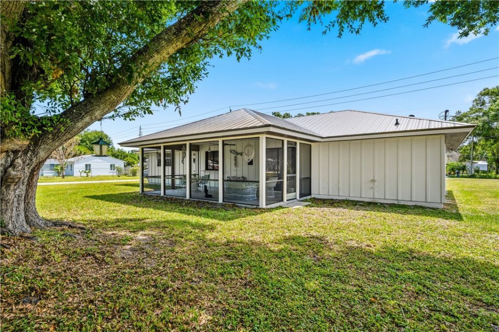 895 20th Avenue, Vero Beach, FL 32960 Photo