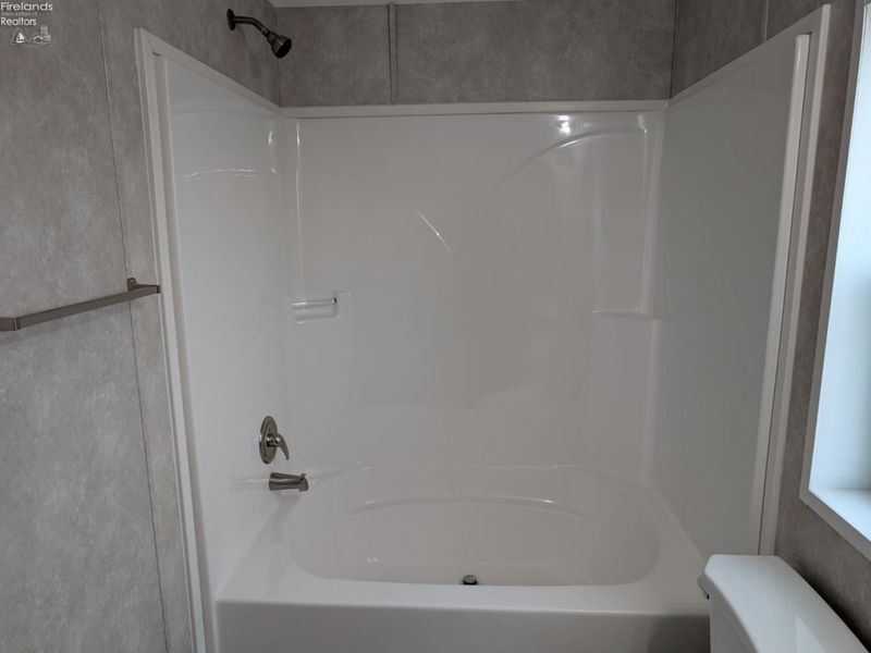 111 Flat Rock Road, Unit 5, Bellevue, OH 44811 Photo 32