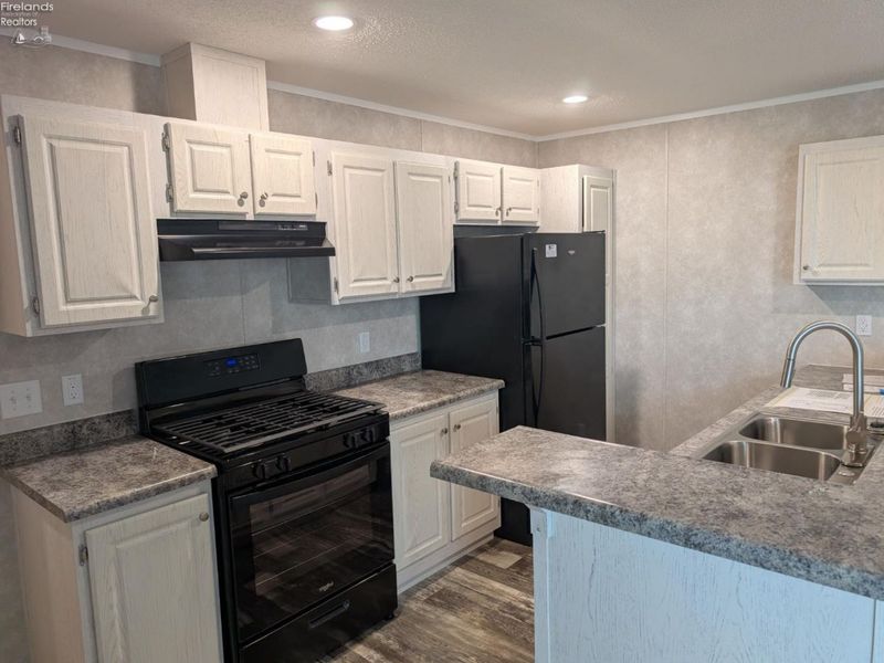 111 Flat Rock Road, Unit 5, Bellevue, OH 44811 Photo 6