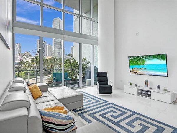 90 SW 3rd Street, Unit Th300b, Miami, FL 33130