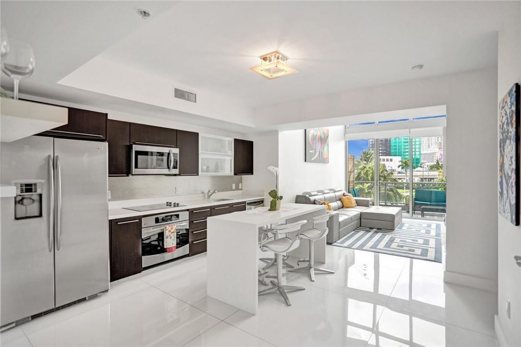 90 SW 3rd Street, Unit Th300b, Miami, FL 33130 Photo