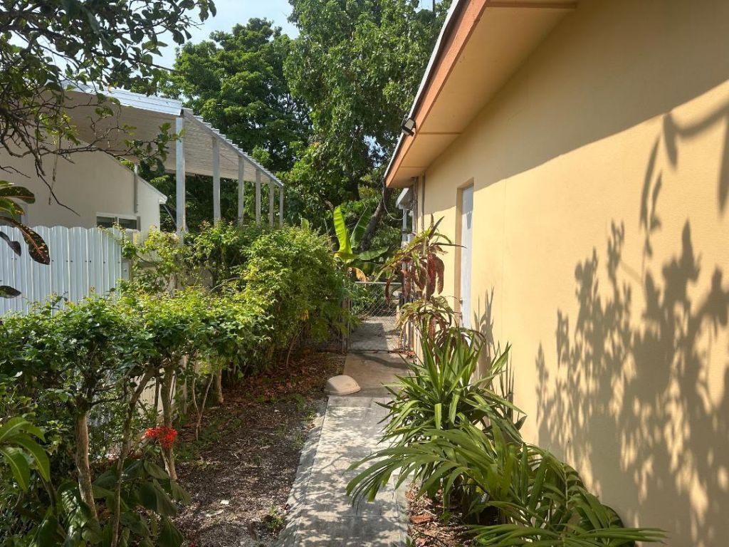 1631 NE 157th Terrace, North Miami Beach, FL 33162 Photo