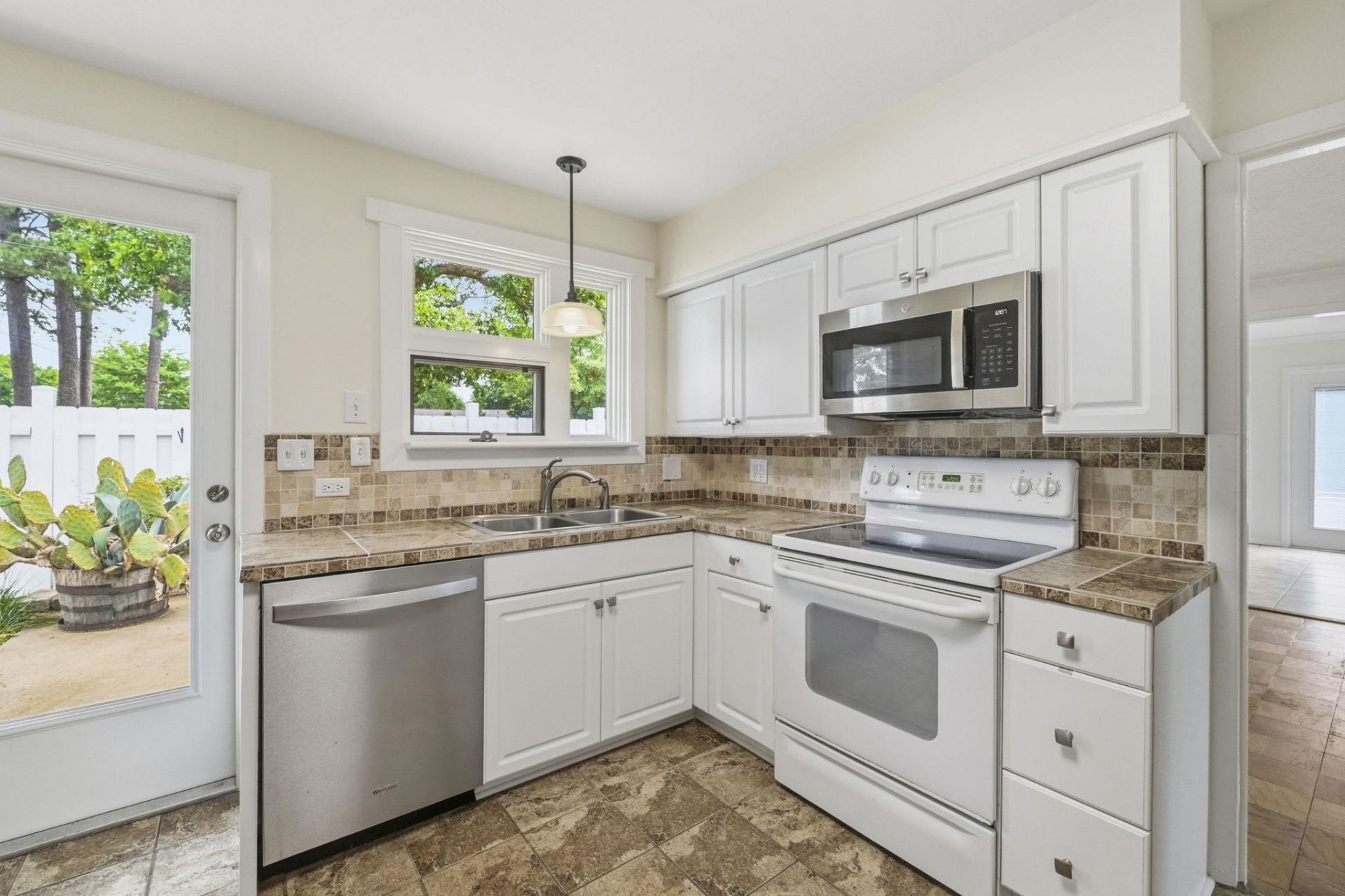 3850 Spruce Dr.  Photo 11
