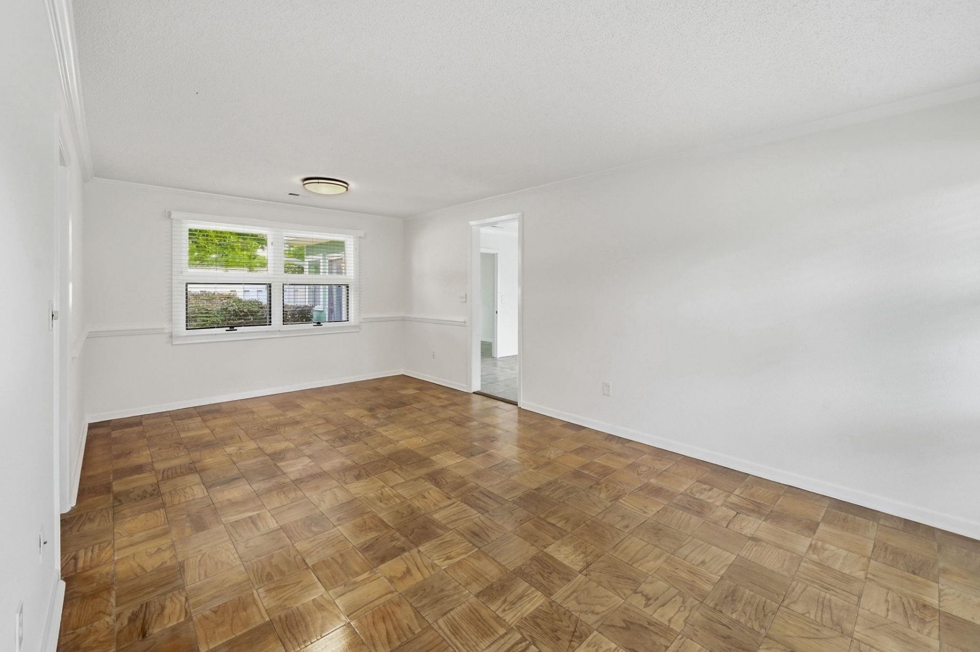 3850 Spruce Dr.  Photo 5