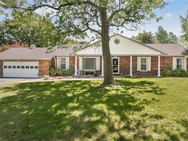 5703 SE Meadow Oak Terrace, St Joseph, MO 64503