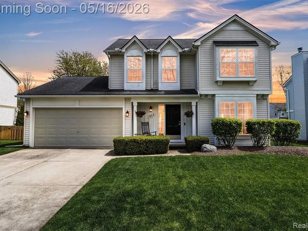 944 S Parkwood Drive, South Lyon, MI 48178