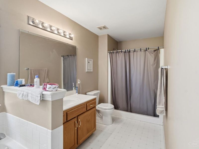 6825 Wesselman Road, Green Township, OH 45248 Photo 14
