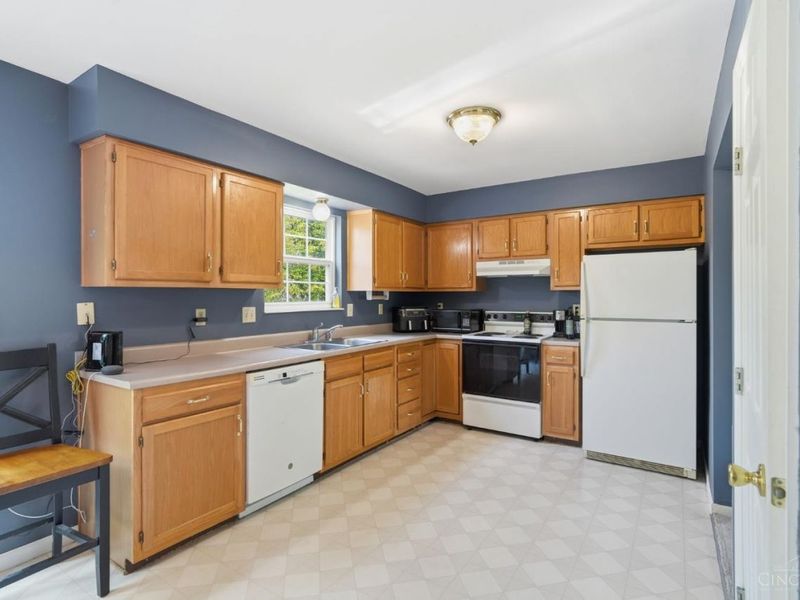 6825 Wesselman Road, Green Township, OH 45248 Photo 5
