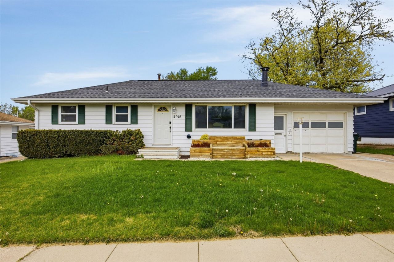 2916 Schultz Drive Nw, Cedar Rapids, IA 52405 Main Photo