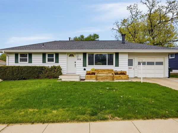 2916 Schultz Drive NW, Cedar Rapids, IA 52405