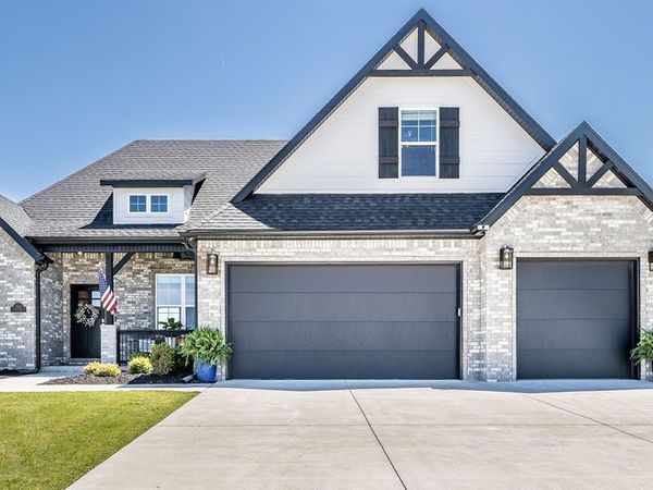 1140 Carrara Street, Tontitown, AR 72762