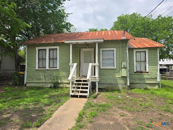 1219 Saint Michael Street , Gonzales, TX 78629