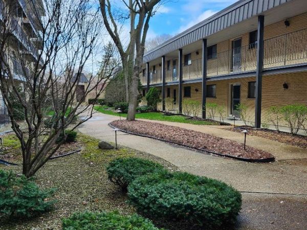 6221 N Niagara Avenue, Unit 305, Chicago, IL 60631