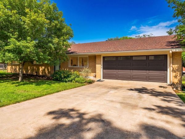 1123 Nancy Beth, Kerrville, TX 78028