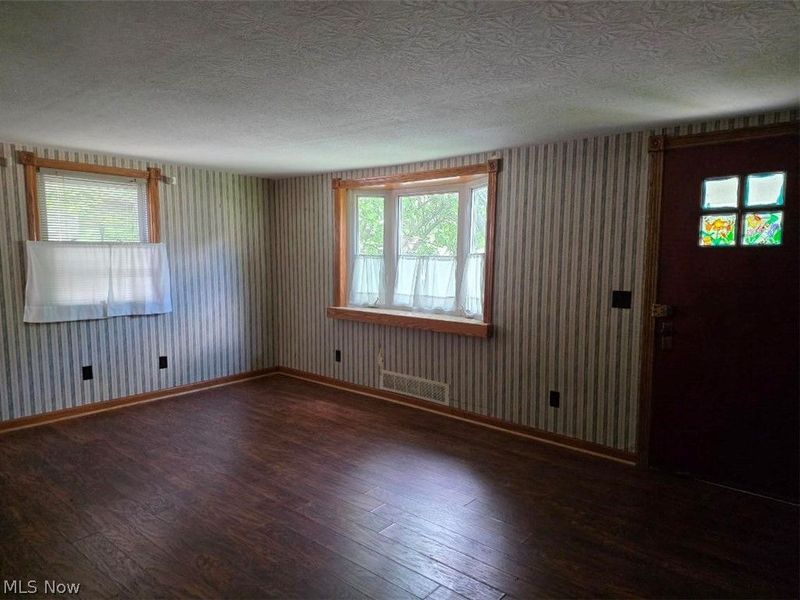 1528 40th Street NW, Canton, OH 44709 Photo 2