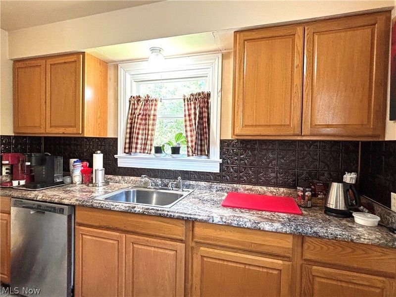 145 S Vine Street, Columbiana, OH 44408 Photo 11
