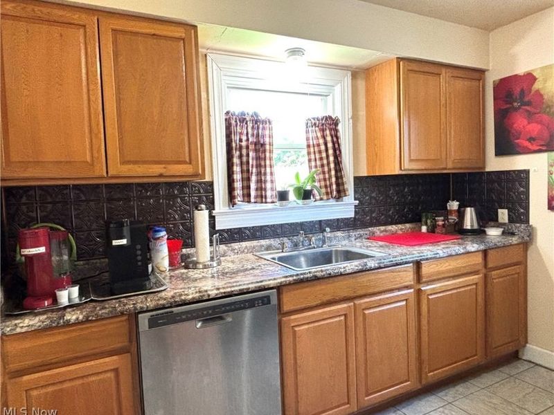 145 S Vine Street, Columbiana, OH 44408 Photo 12