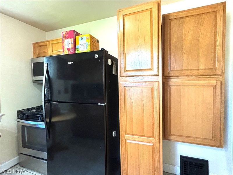 145 S Vine Street, Columbiana, OH 44408 Photo 13