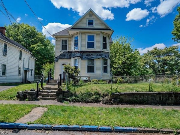 1045 Laird Avenue, Parkersburg, WV 26101
