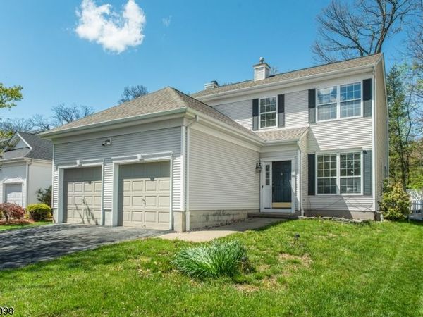 16 Indian Spring Dr, Jefferson, NJ 07438