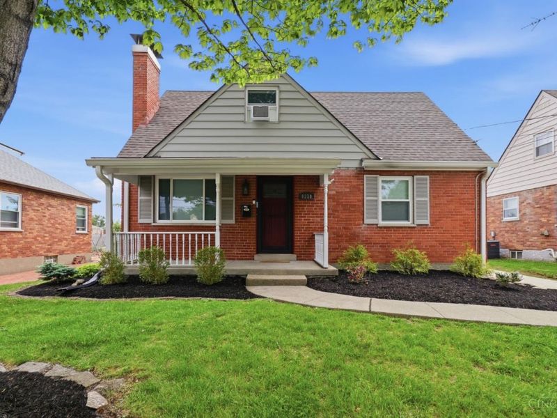 8330 Wexford Avenue, Sycamore Township, OH 45236 Photo 2