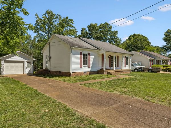 816 Harpeth Bend Dr, Nashville, TN 37221