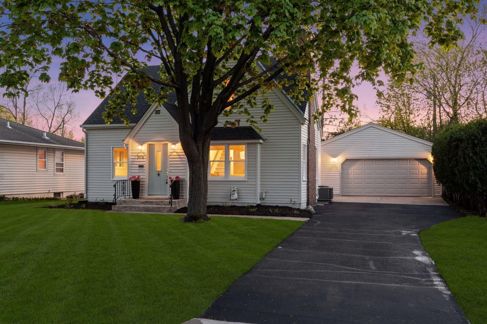 5916 Beard Avenue S Edina, MN 55410