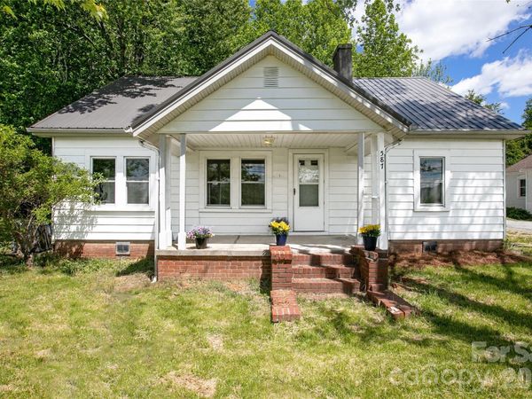 587 Old Hendersonville Highway , Brevard, NC 28712