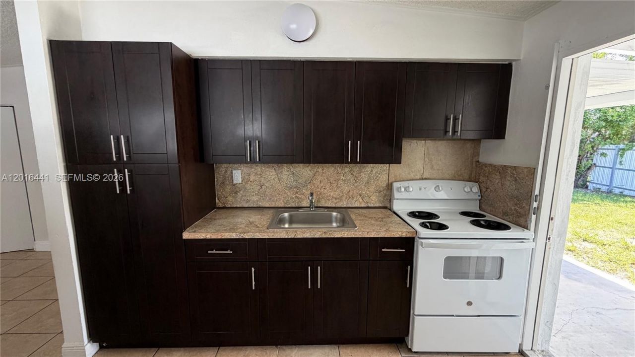 2230 Service Rd , Opa Locka, FL 33054 Photo