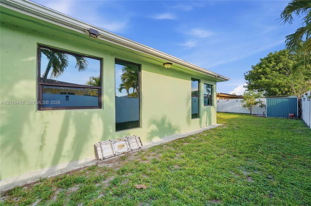 8271 NW 68th Ter, Tamarac, FL 33321 Photo