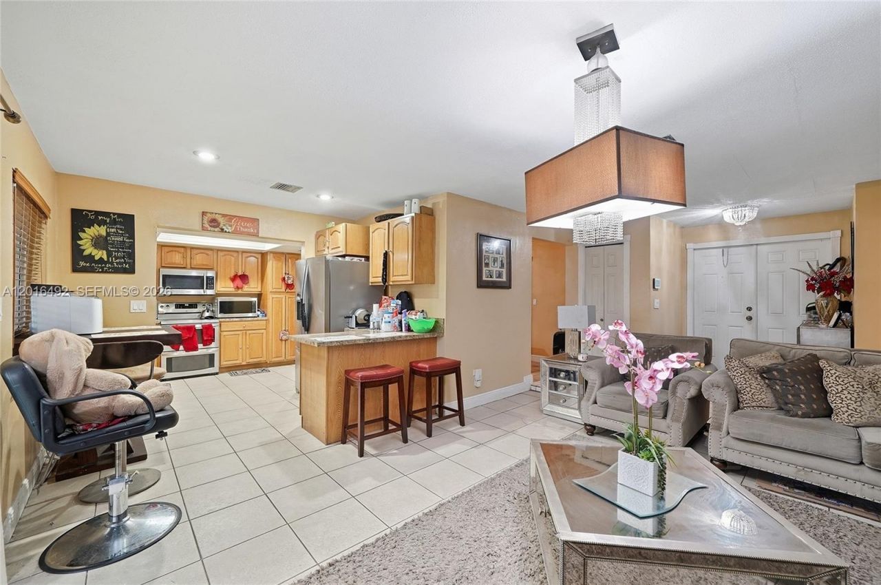 8271 NW 68th Ter, Tamarac, FL 33321 Photo