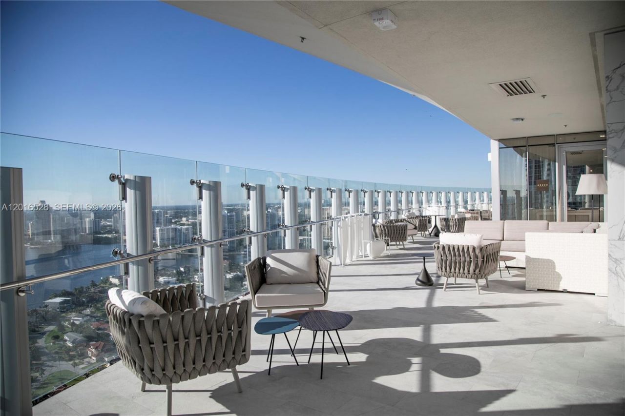 18501 Collins Ave , Unit PH5204, Sunny Isles Beach, FL 33160 Photo