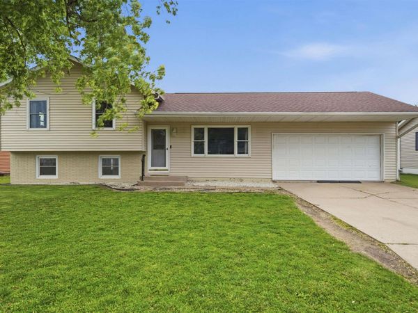 2702 S SKYWAY Road, Peoria, IL 61607