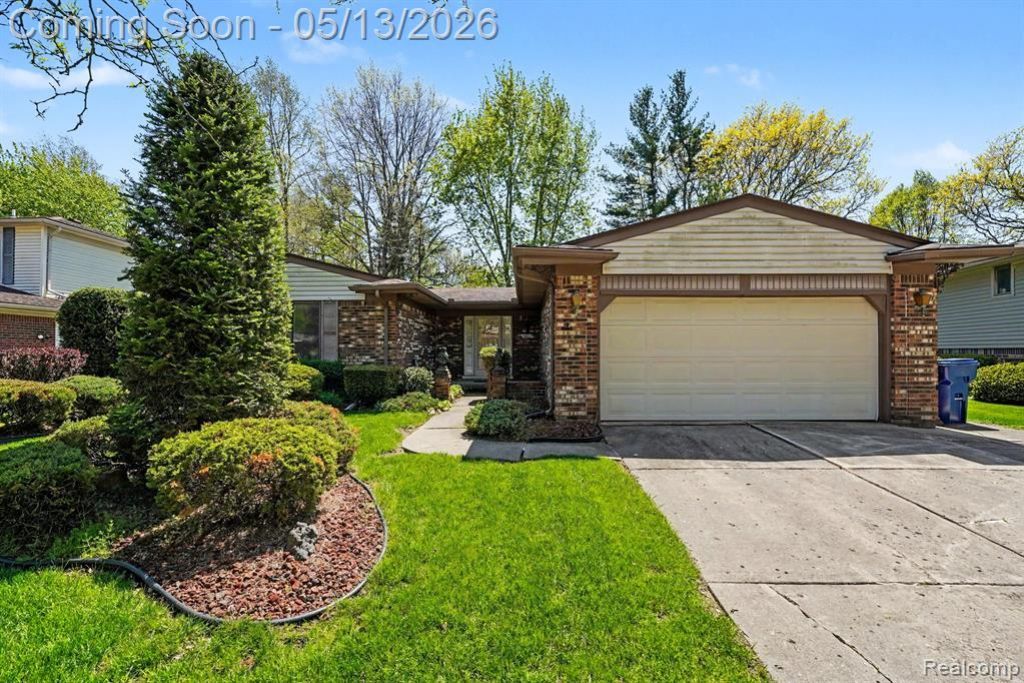 46869 Spinning Wheel Drive, Canton, MI 48187 Main Photo