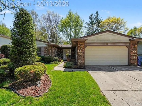 46869 Spinning Wheel Drive, CANTON, MI 48187