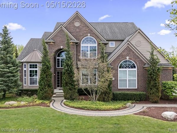 57201 Meadowcreek Circle S, Lyon Twp, MI 48178
