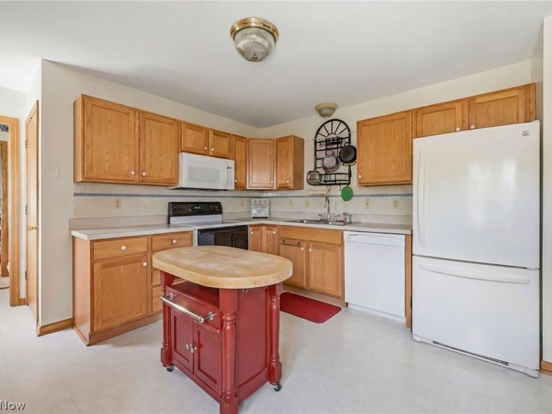 1752 Ansley Way, Salem, OH 44460 Photo 6
