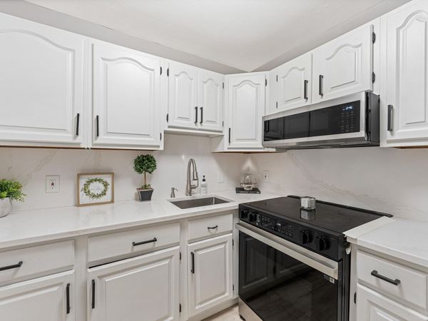 4 Brook Road, Unit 8, Salem, NH 03079