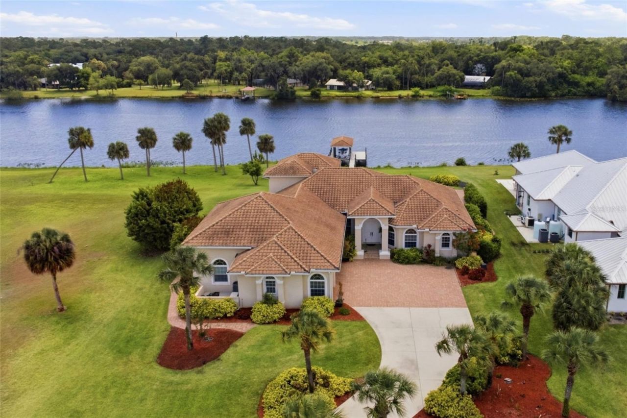 2504 Caloosa Shores Drive, Labelle, FL 33935 Photo