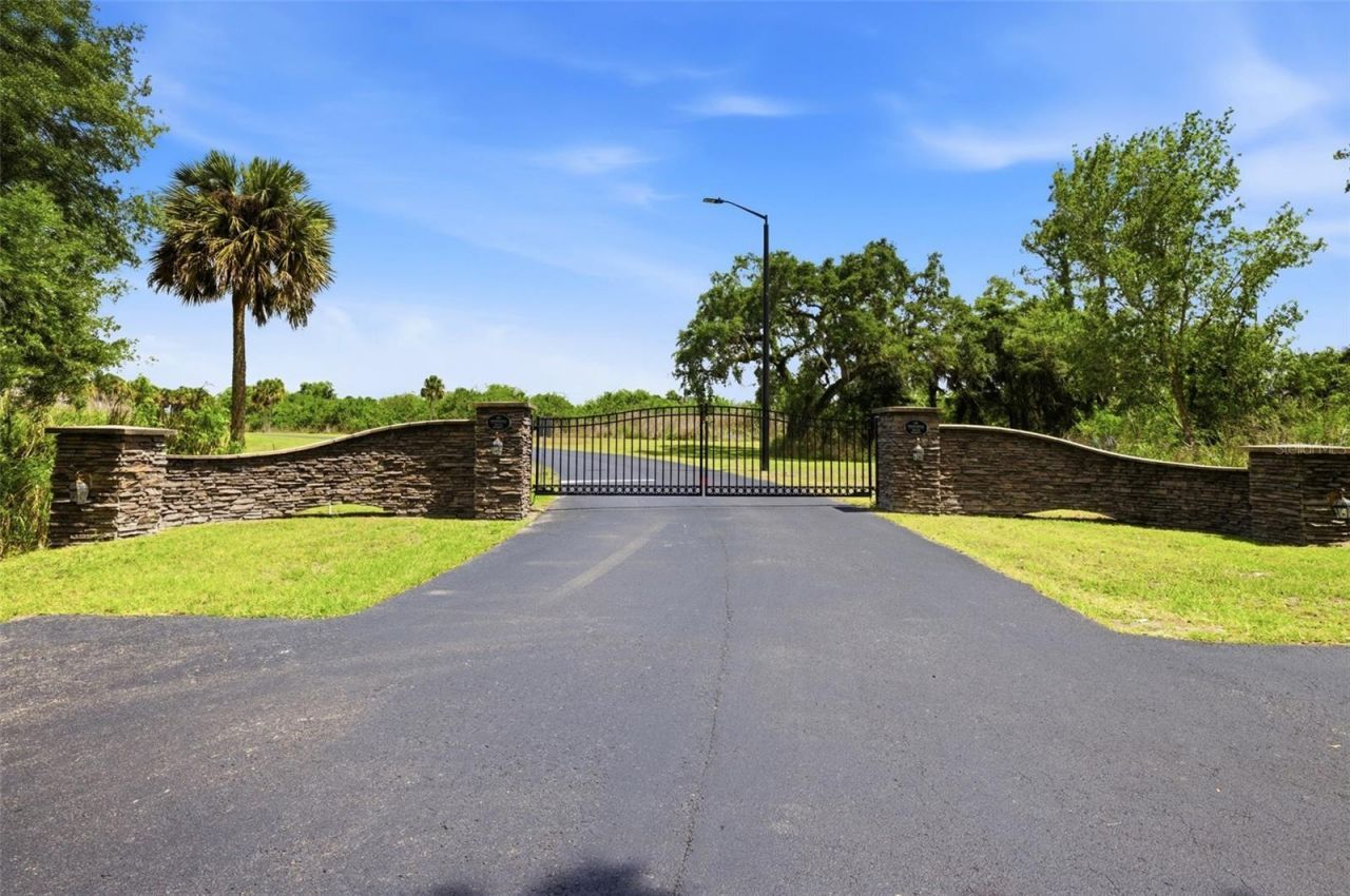 2504 Caloosa Shores Drive, Labelle, FL 33935 Photo