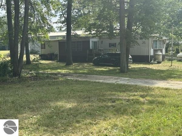 7885 Airpark Road N, Weidman, MI 48893