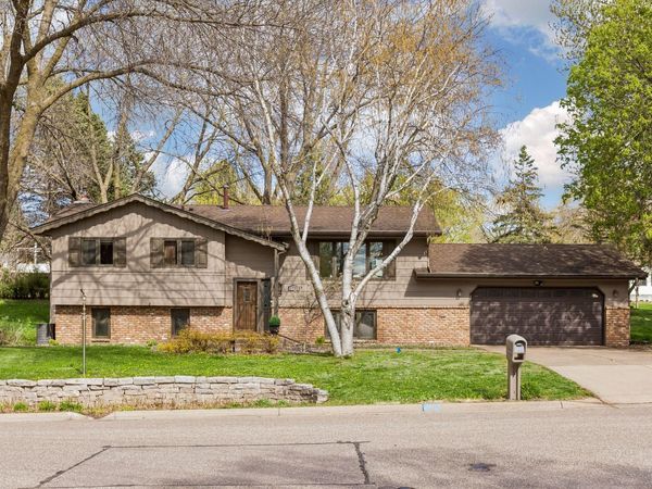 2720 Pineview Lane N, Plymouth, MN 55441