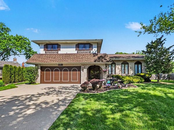 421 E Barclay Court , Elmhurst, IL 60126