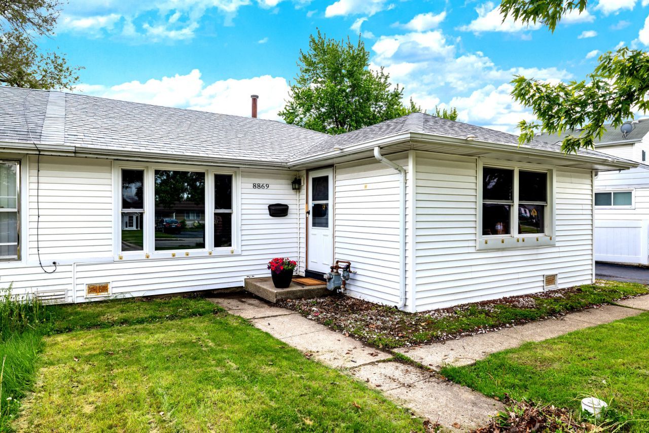 8869 S Kostner Avenue, Hometown, IL 60456 Main Photo
