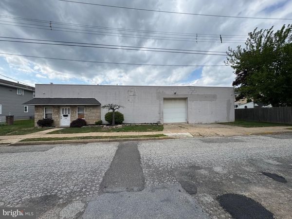 820 OAKLAND AVENUE, BURLINGTON, NJ 08016