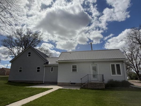107 N Sloan St, Tripp, SD 57376