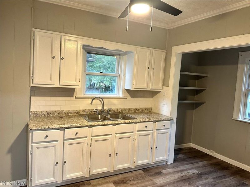 878 E 130th Street, Cleveland, OH 44108 Photo 4