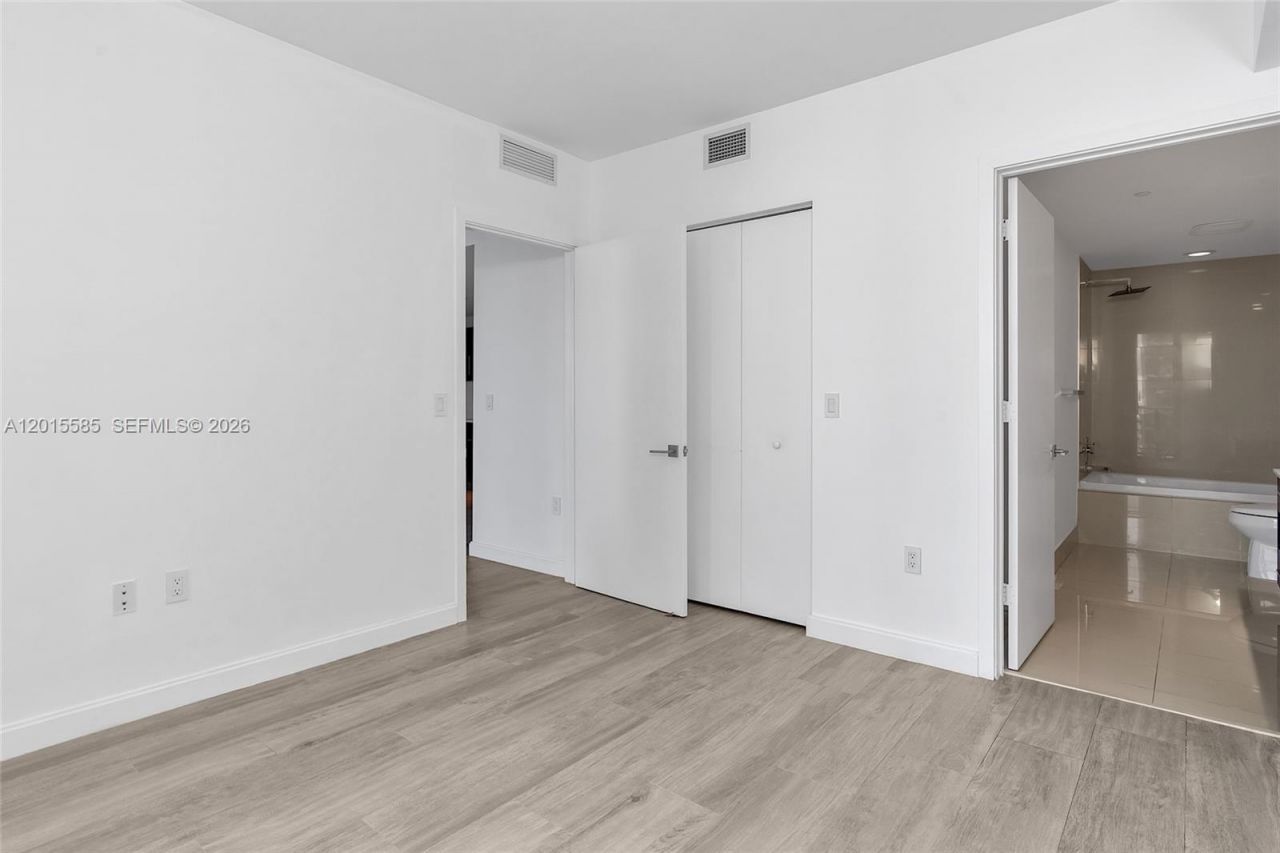 45 SW 9th St , Unit 3502, Miami, FL 33130 Photo