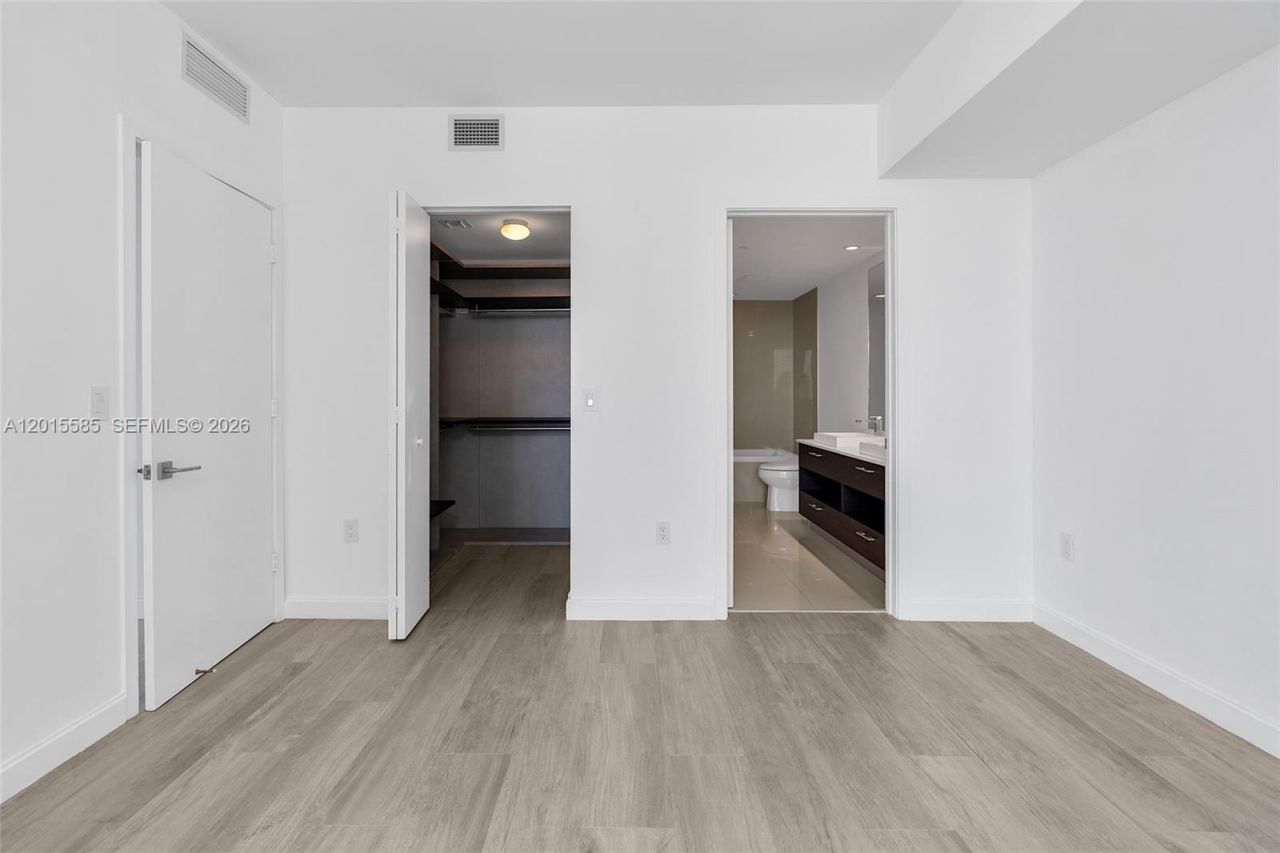 45 SW 9th St , Unit 3502, Miami, FL 33130 Photo