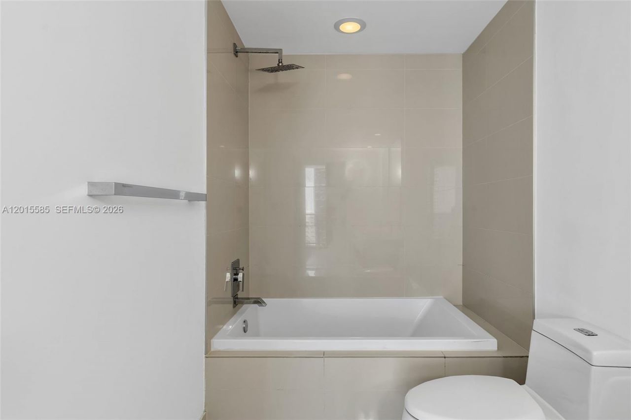 45 SW 9th St , Unit 3502, Miami, FL 33130 Photo
